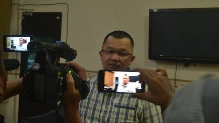 Manajer Sriwijaya FC, Hendri Zainuddin, memberikan keterangan pers soal Liga 2 2020.