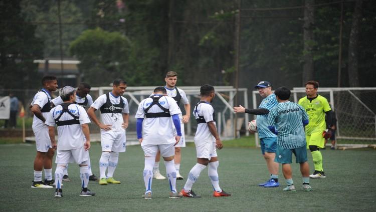 Ditundanya kompetisi Liga 1 2020 karena pandemi virus corona membuat seluruh pemain Persib Bandung diliburkan dan diwajibkan latihan di rumah.