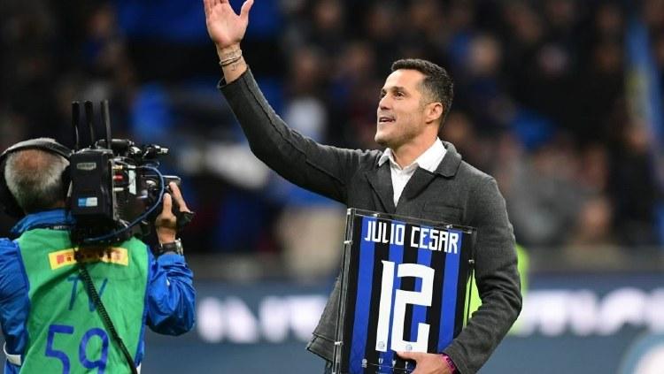 Julio Cesar, kiper legendaris Brasil di balik kesuksesan treble Inter Milan, menjuarai Serie A Italia, Coppa Italia dan Liga Champions. Copyright: inter.it
