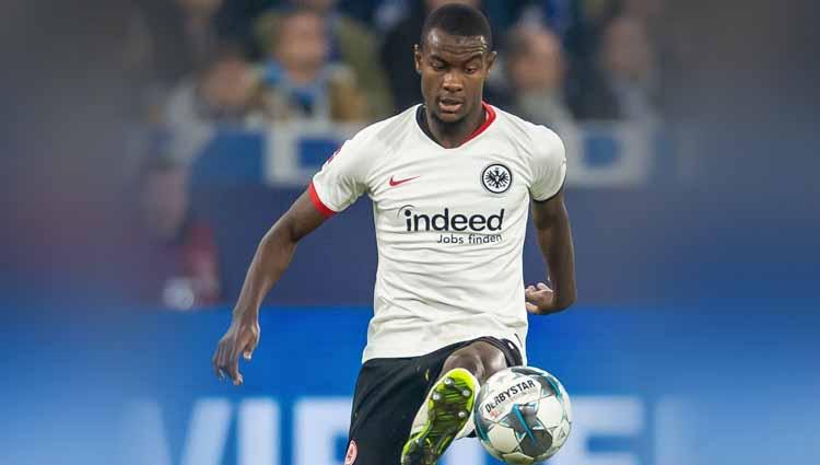 Indosport - Evan N'Dicka pemain Eintracht Frankfurt.