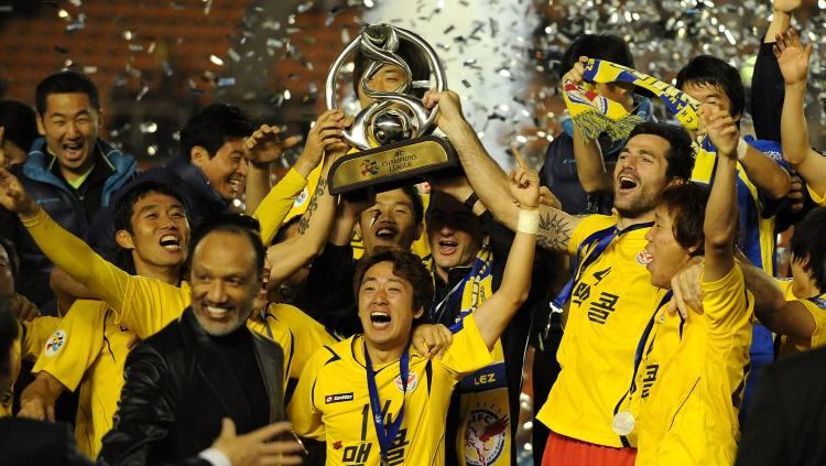 Klub besutan Shin Tae-yong, Seongnam, ketika juara Liga Champions Asia 2010. Copyright: Etsuo Hara/Getty Images