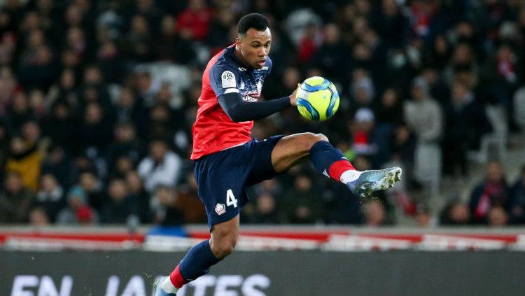 2 bek Arsenal, Rob Holding dan Calum Chambers akan ditendang menyusul datangnya Gabriel Magalhaes dari Lille.