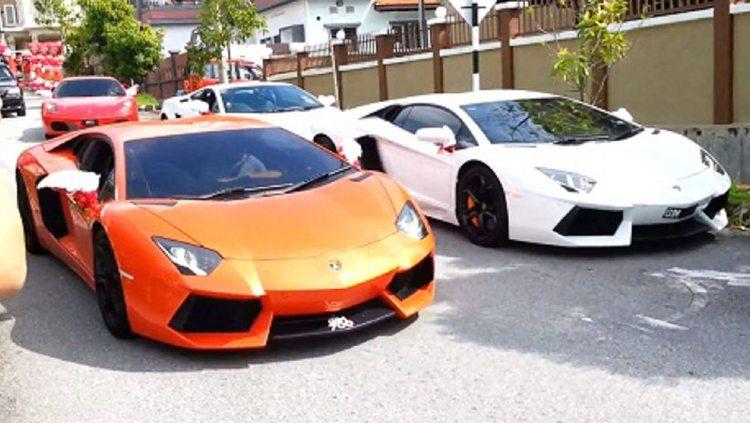 Mobil yang ikut dalam iring-iringan pernikahan Lee Chong Wei. Copyright: Autobuzz