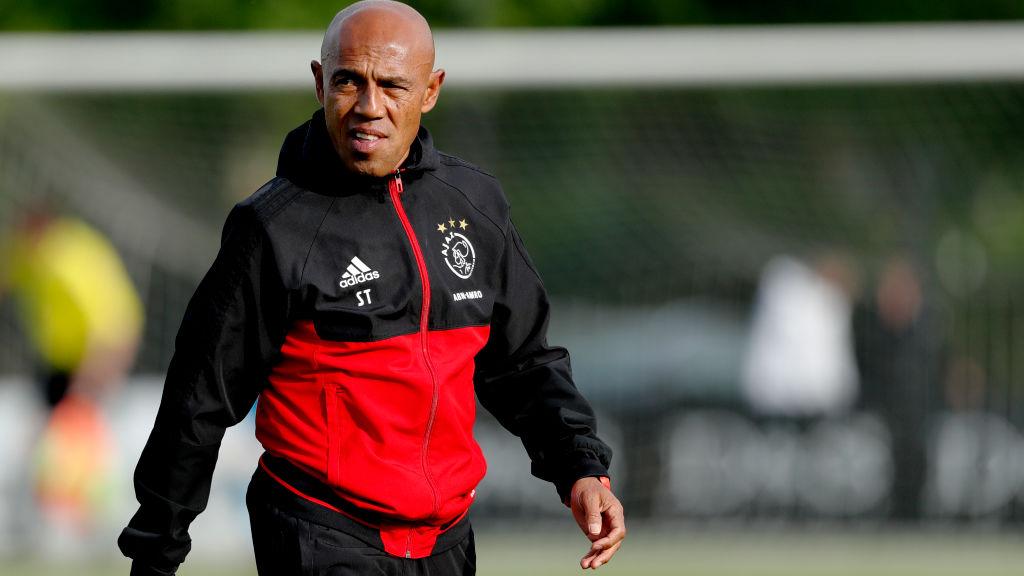 Simon Tahamata, sosoknya ternyata merupakan winger keturunan Indonesia dan kini tenar sebagai legenda Ajax Amsterdam serta Timnas Belanda. - INDOSPORT