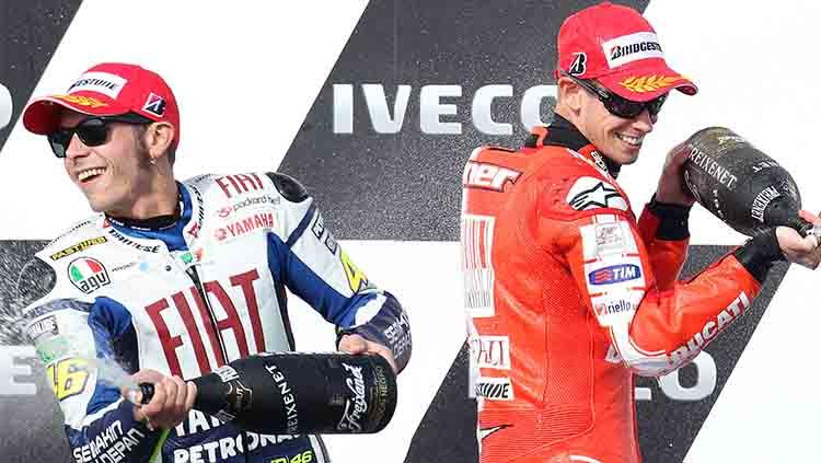 Valentino Rossi dan Casey Stoner di podium MotoGP 2010. - INDOSPORT