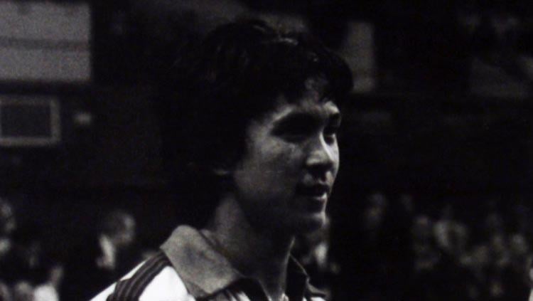 Liem Swie King saat berlaga di turnamen badminton All England. Foto: S&G/PA Images via Getty Images. - INDOSPORT