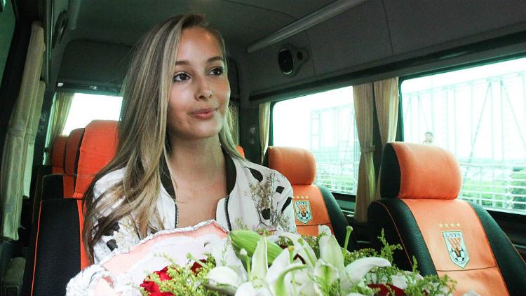 Istri Graziano Pelle, Viktoria Varga, terlihat menganakan bikini saat sarapan manfaatkan momen di rumah aja gara-gara virus Corona.
