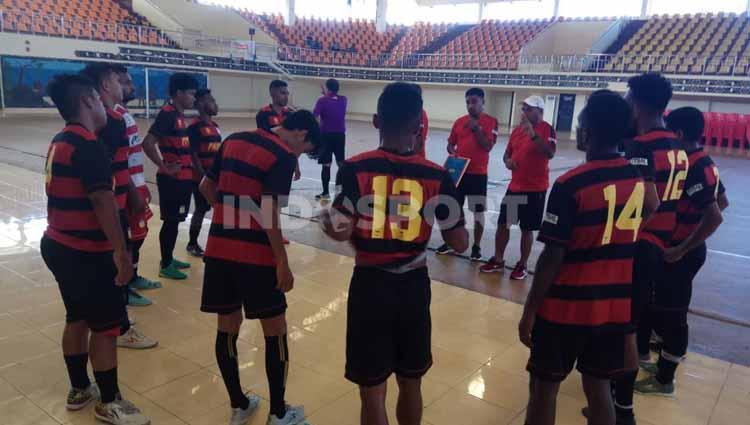 Tim Futsal PON Papua usai menjalani latihan di GOR Waringin Kotaraja, Jayapura. - INDOSPORT