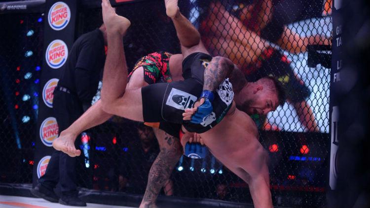 Teknik cekikan di luar nalar Toby Imada saat berhadapan dengan Jorge Masvidal dianggap sebagai salah satu penampilan terbaik dalam sejarah MMA.