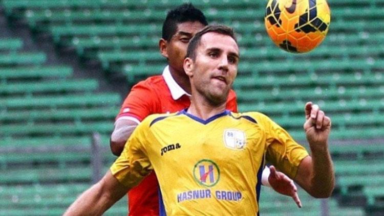 Mantan pemain Barito Putera era QNB League 2015, Igor Radusinovic, mengungkapkan dirinya merindukan sepak bola Liga Indonesia. - INDOSPORT