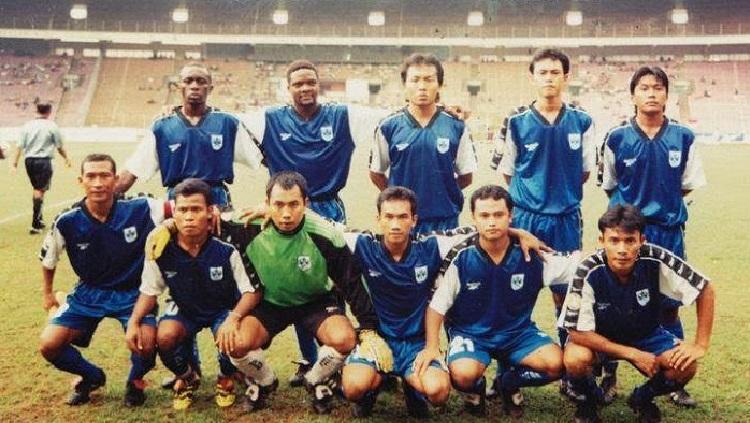 Skuat PSIS Semarang saat menjuara Divisi Utama 1998-1999.