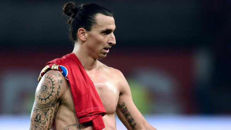 Pemain asal Swedia Zlatan Ibrahimovic punya tato tulisan Arab. Copyright: Franck Fife/AFP via Getty Images