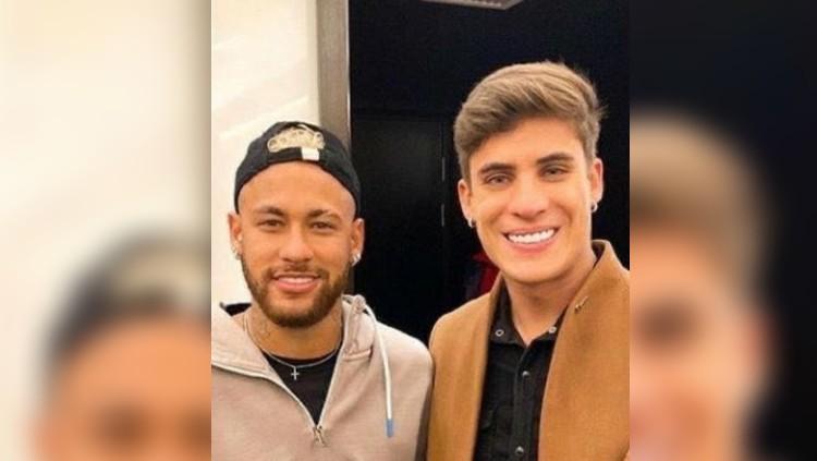 Neymar dengan pacar ibunya, Tiago Ramos. - INDOSPORT