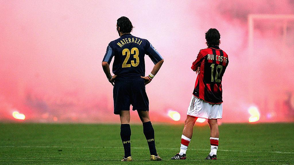 On this day atau tepat hari ini di mana terjadi asap yang membumbung tinggi ke udara dalam derby Milan dan sukses menciptakan karya nan melegenda di ranah sepak bola. - INDOSPORT