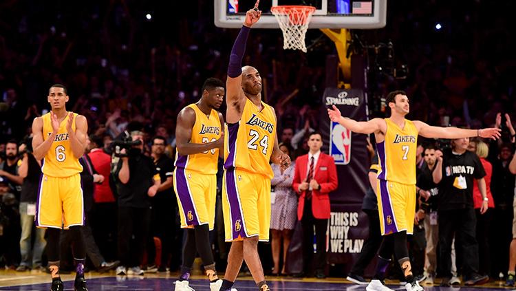 Dalam laga terakhirnya, Kobe Bryant menyumbangkan 60 poin bagi LA Lakers.