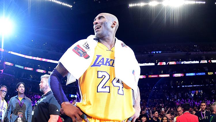 Kobe Bryant memutuskan pensiun dari duna basket di usia 37 tahun.