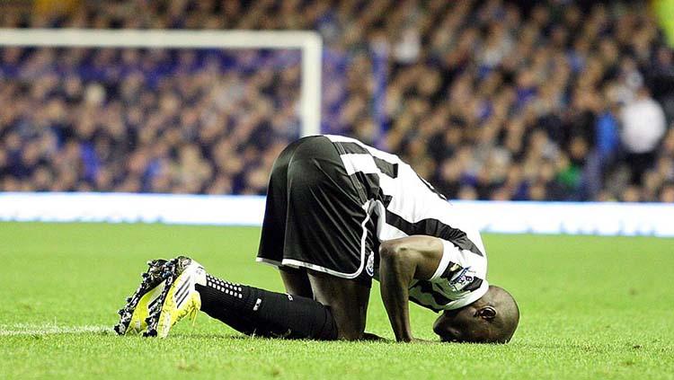 Salah satu pemain muslim yang pernah memperkuat Newcastle United, Demba Ba.