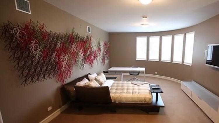 Penampakan kamar tidur di rumah Michael Jordan. Copyright: Youtube/Concierge Auctions