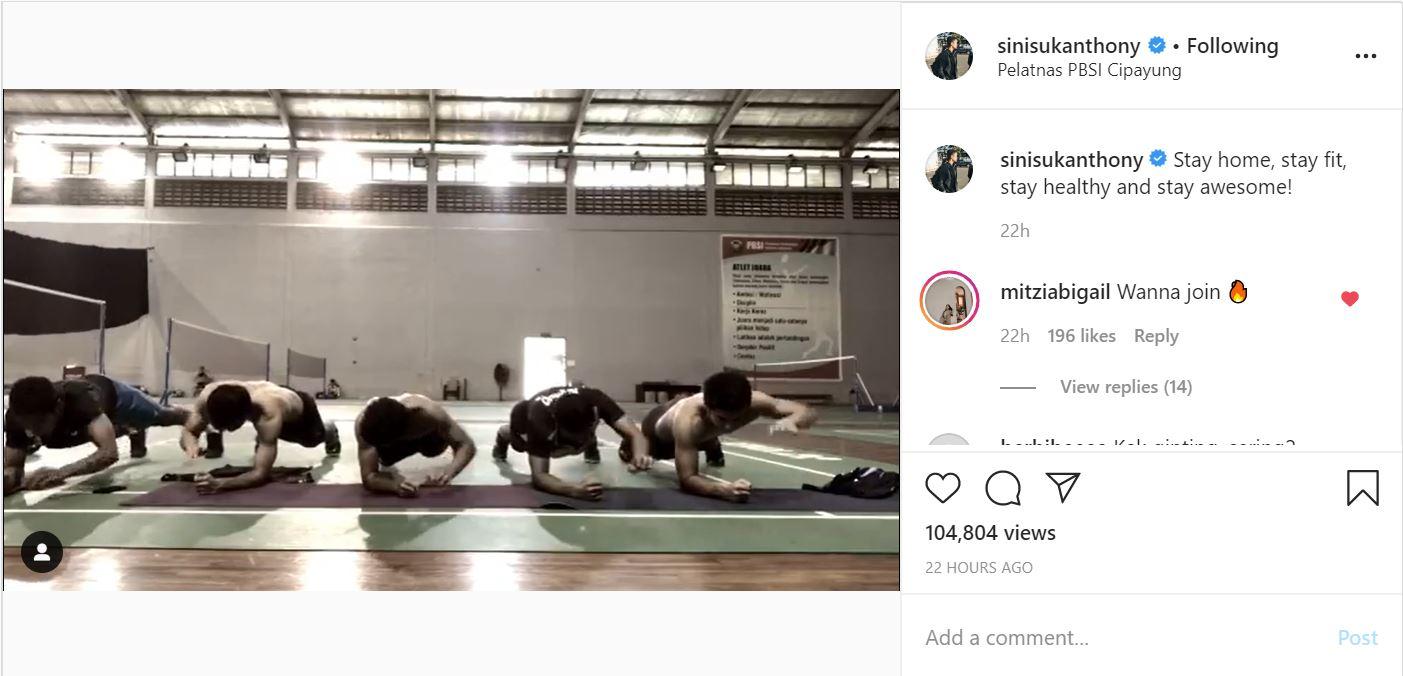 Anthony Ginting Latihan Fisik Bertelanjang Dada, Mitzi: Ingin Ikutan Copyright: instagram.com/sinisukanthony