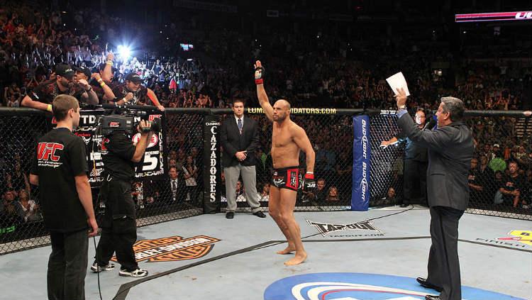 Petaurng UFC, Randy Couture, yang juga seorang mantan anggota Angkatan Darat Amerika Serikat (AS) berpangkat sersan - INDOSPORT