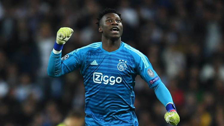 Minat Barcelona untuk memboyong kiper Ajax, Andre Onana, ke Camp Nou  terhalang oleh keberadaan kiper kedua mereka, Norberto Neto. - INDOSPORT