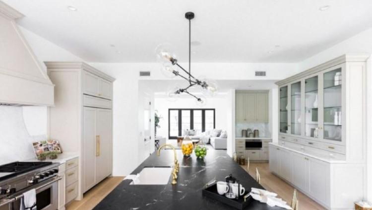 Dapur di kediaman Serena Williams yang luas. Copyright: Trulia