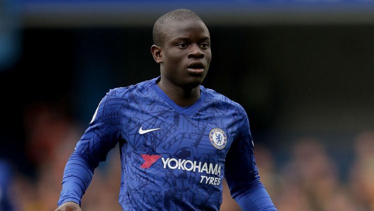 Gelandang bertahan Chelsea, N’Golo Kante yang dikenal sebagai pemain yang gak neko-neko, kembali membuat netizen berdecak kagum. - INDOSPORT