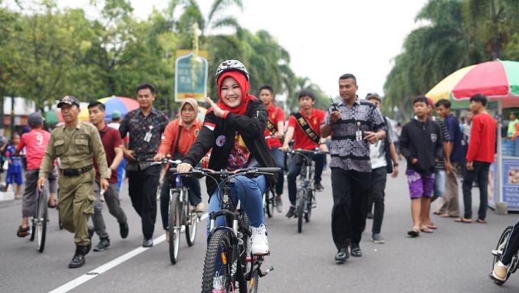 Bupati Klaten Sri Mulyadi saat ini tengah viral lantaran dugaan kampanye terselubung tetapi diketahui mempunyai kepedulian pada olahraga.