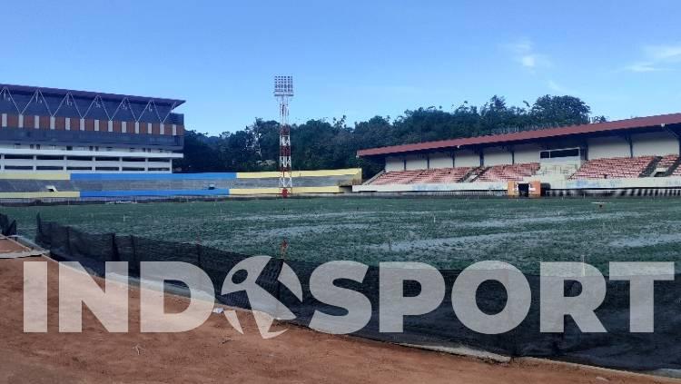 Di balik kisah indah Persipura Jayapura yang berhasil melangkah ke babak semifinal Liga Indonesia II 1995/1996 sempat menghadirkan sebuah catatan sejarah kelam di babak penyisihan klasemen Wilayah Timur di Stadion Mandala.
