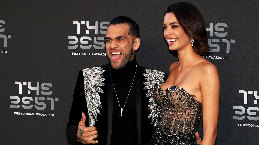Dani Alves dan sang istri, Joana Sanz. Foto: Julian Finney/Getty Images.