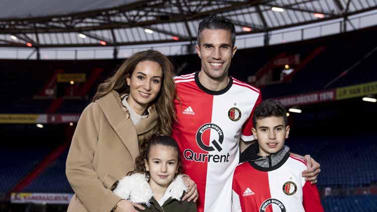 Salah satu wanita paling berharga bagi Robin Van Persie adalah sang istri Bouchra Elbali. Kesetiaannya tak perlu diragukan meski sudah pernah diselingkuhi. - INDOSPORT