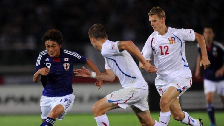 Petr Janda (kanan/nomor 12) saat bermain untuk Timnas Rep Ceko di tahun 2011 lalu Copyright: Kaz Photography/GettyImages