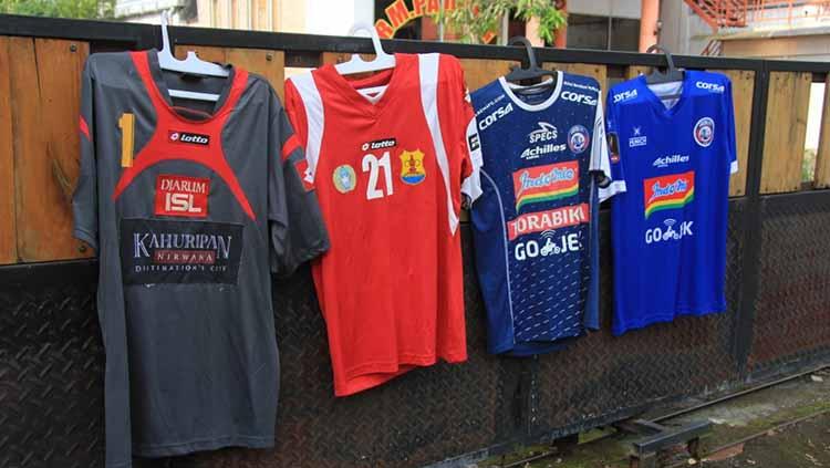 Sejumlah pesepakbola asal Malang berharap mendapatkan manfaat tinggi secara sosial, melalui acara lelang Jersey digelar Dokjreng FC untuk lawan virus corona.