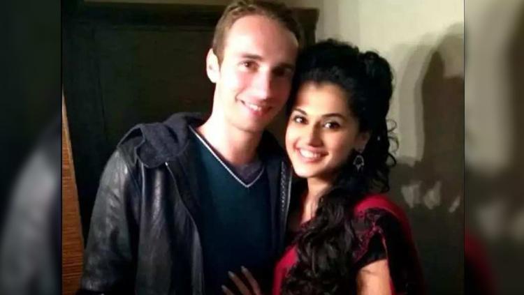 Pebulutangkis Denmark, Mathias Boe, dan aktris India, Taapsee Pannu. Copyright: Indiatimes