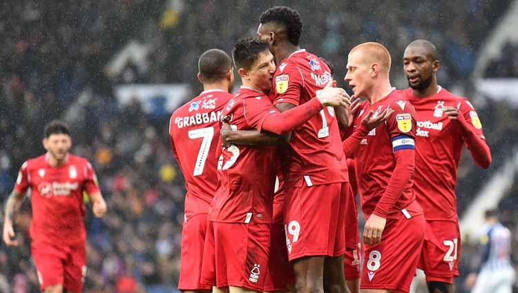 Selebrasi pemain Nottingham Forest usai merayakan gol pertama untuk tim mereka. Copyright: Nathan Stirk/Getty Images