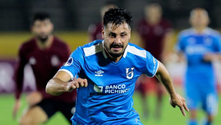 Salah satu pemain Uruguay Guillermo de los Santos diketahui kini bersinar di Ekuador pasca gagal berlabuh ke klub Liga 1 2020 Arema FC. - INDOSPORT