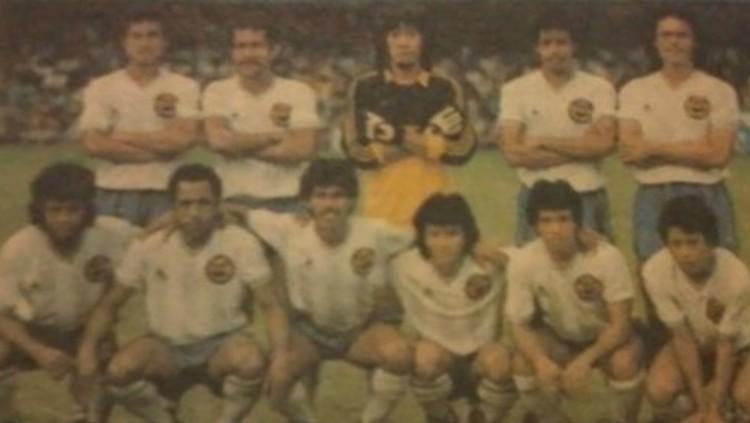 Skuat Yanita Utama saat berfoto jelang pertandingan Galatama 1984 Copyright: FOTO/indonesianfootball.jimdo