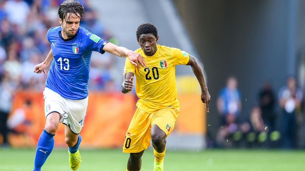 Pemain yang menjadi target AC Milan, Sekou Koita nyatanya pernah bertarung dengan bintang Persib Bandung, Ezechiel N’Douassel.