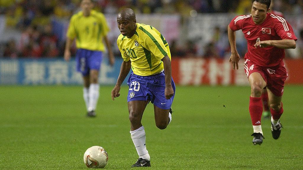 Edilson saat membela Timnas Brasil di Piala Dunia 2002
