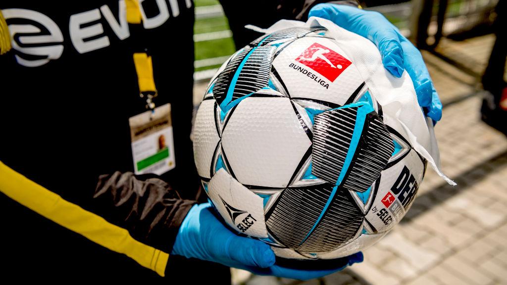 Boneka Seks dan Hasrat Menggairahkan Kembali Sepak Bola Usai Pandemi Corona.
