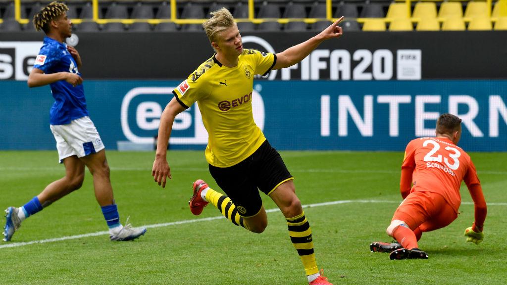 Erling Haaland merayakan golnya dalam laga Bundesliga Jerman antara Borussia Dortmund vs Schalke 04 Copyright: Martin Meissner/Pool via Getty Images