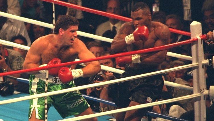 Laga tinju antara Peter McNeeley vs Mike Tyson. - INDOSPORT