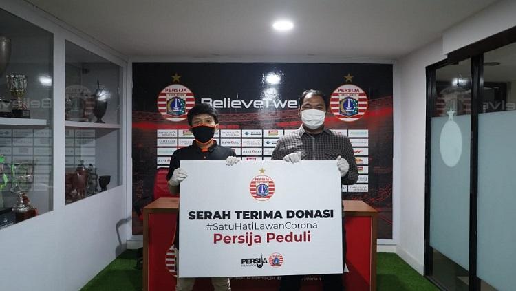Manajemen Persija Jakarta menggandeng Koordinatoriat PSSI Pers untuk berkerja sama membantu ekonomi masyarakat yang terkena dampak pandemi Virus Corona berupa uang tunai.