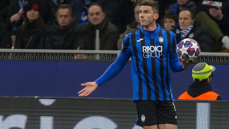 Robin Gosens saat membela Atalanta. Copyright: Photo by Harry Langer/DeFodi Images via Getty Images