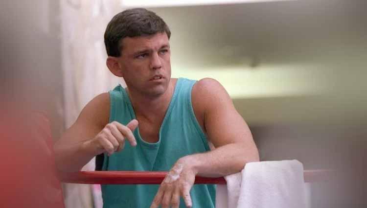 Teddy Atlas adalah pelatih pertama Mike Tyson.