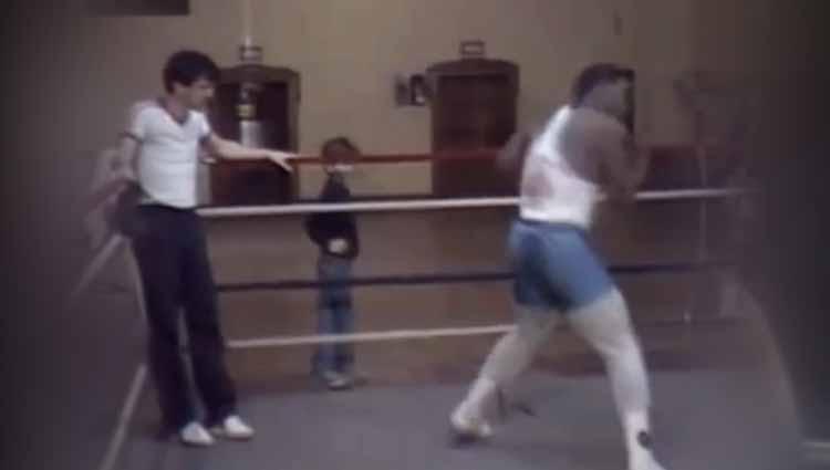 Mantan pelatih tinju Mike Tyson, Teddy Atlas mengaku menyesal dan telah minta maaf usai mencoba ‘memeras’ Si Leher Beton untuk mendapatkan uang.