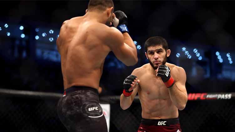 Petarung MMA kelas ringan UFC, Islam Makhachev, memberikan tanggapannya terkait kritik dirinya belum teruji sebagai penantang gelar. - INDOSPORT