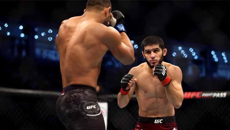 Islam Makhachev memberikan ucapan menyentuh hati untuk korban gempa bumi di Turki dan Suriah usai resmi jadi raja Pound-for-pound di UFC 284. - INDOSPORT
