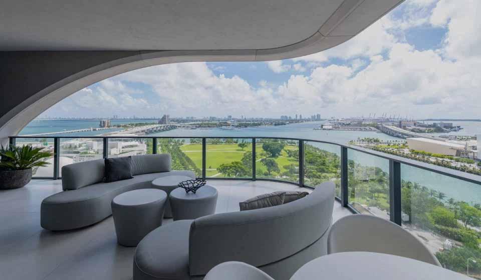 Halaman depan teras akan memberikan pemandangan yang indah di pusat kota Miami. Copyright: thesun.co.uk