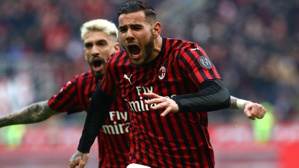 Theo Hernandez berselebrasi usai mencetak gol untuk AC Milan Copyright: Marco Luzzani/Getty Images